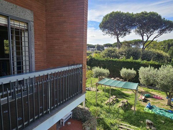 casa indipendente in vendita a Roma in zona Casal Palocco