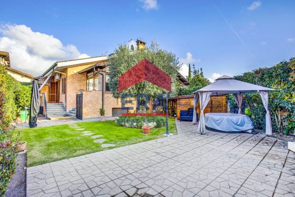 casa indipendente in vendita a Roma in zona Infernetto