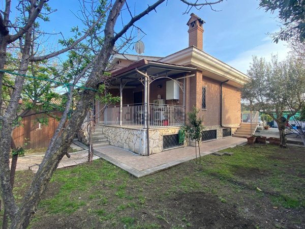 casa indipendente in vendita a Roma in zona Case Rosse
