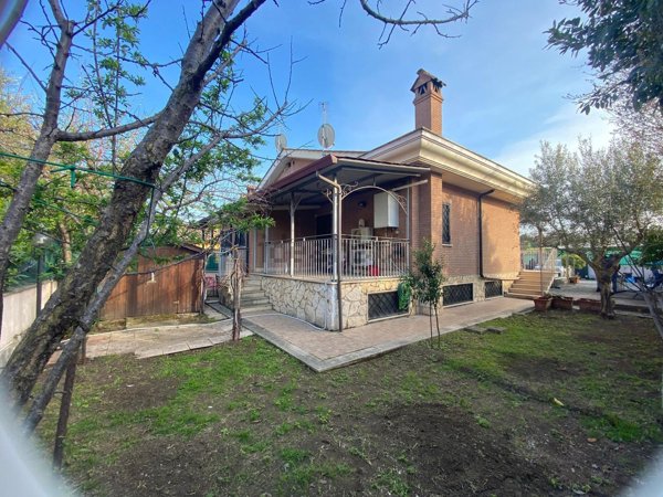 casa indipendente in vendita a Roma in zona Case Rosse