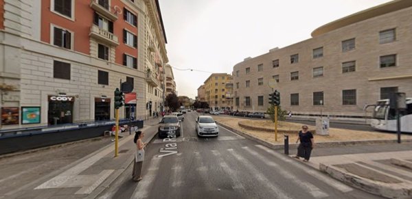 locale commerciale in vendita a Roma in zona Nomentano