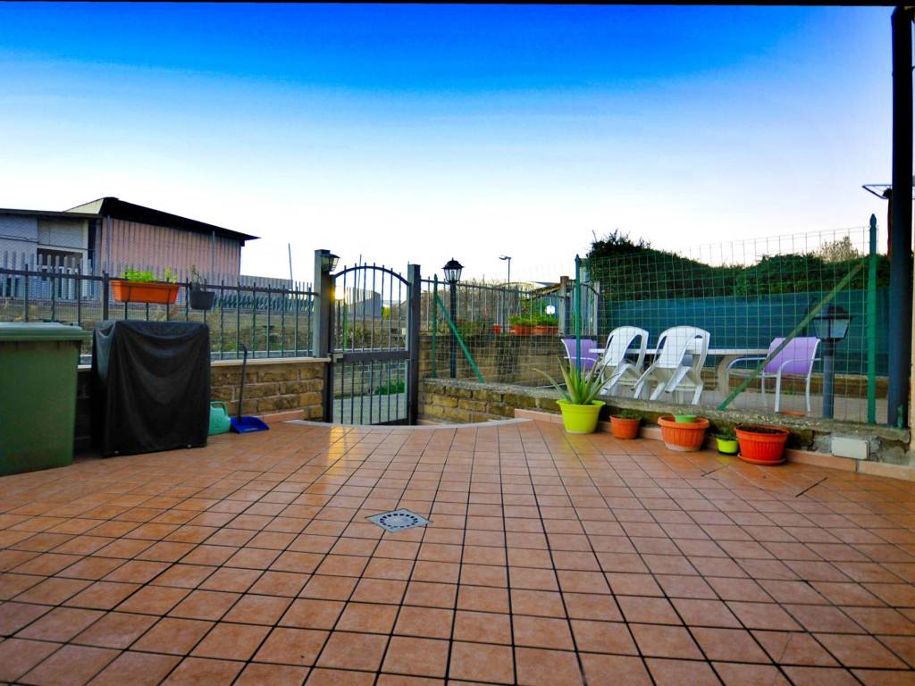 appartamento in vendita a Roma in zona Torre Angela