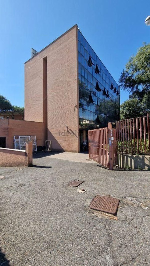 ufficio in vendita a Roma in zona Tor di Quinto