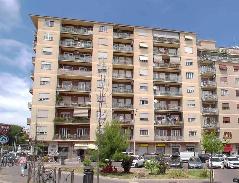 appartamento in vendita a Roma in zona Ostiense