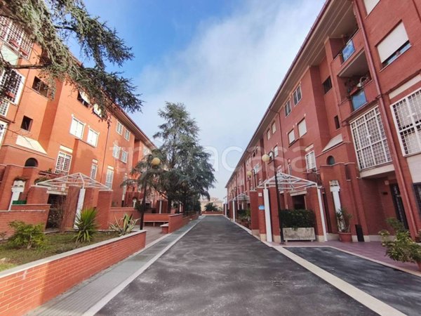 appartamento in vendita a Roma in zona Osteria del Curato