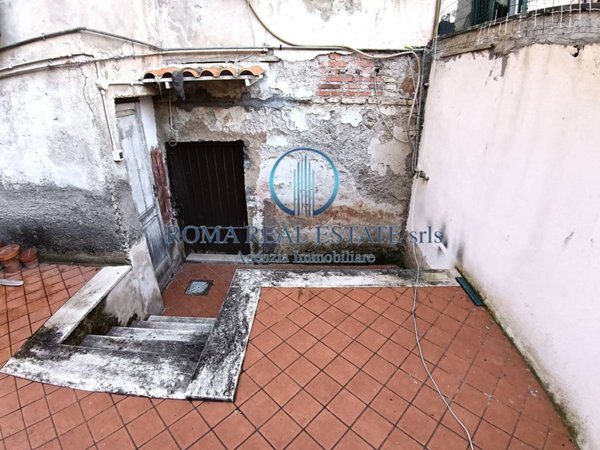 negozio in vendita a Roma in zona Tuscolano