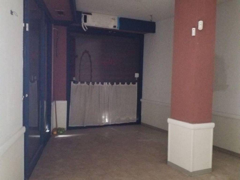 negozio in vendita a Roma in zona Appio Latino