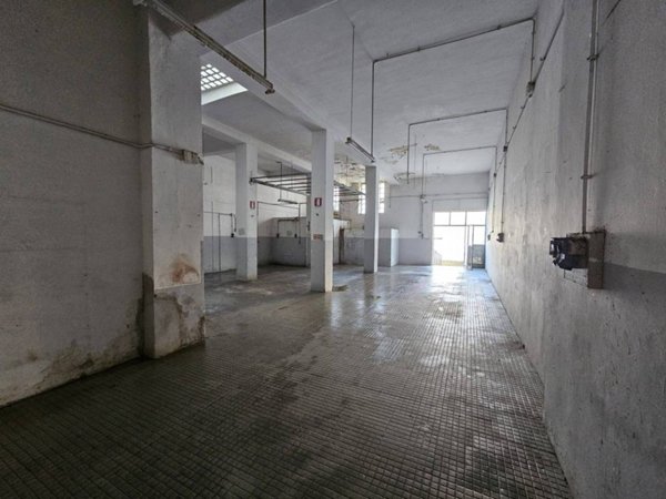 negozio in vendita a Roma in zona Tuscolano