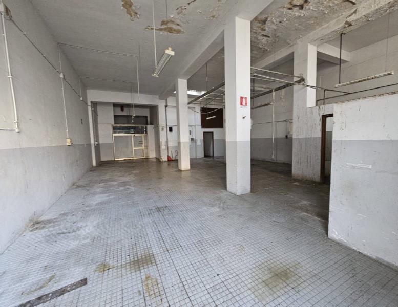 negozio in vendita a Roma in zona Tuscolano