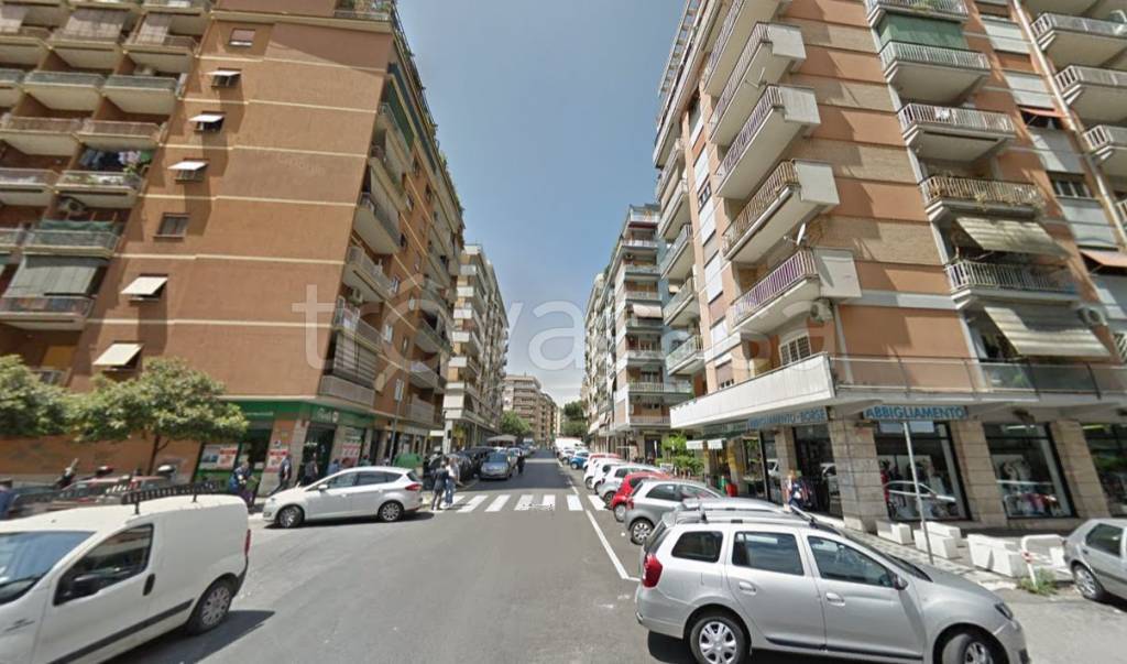 appartamento in vendita a Roma in zona Prenestino-Labicano