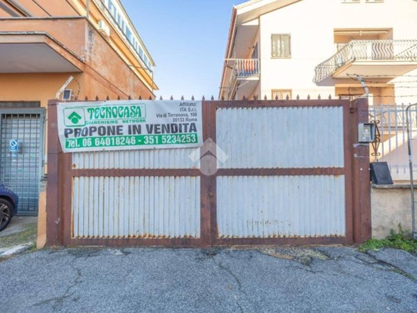 appartamento in vendita a Roma in zona Torre Angela