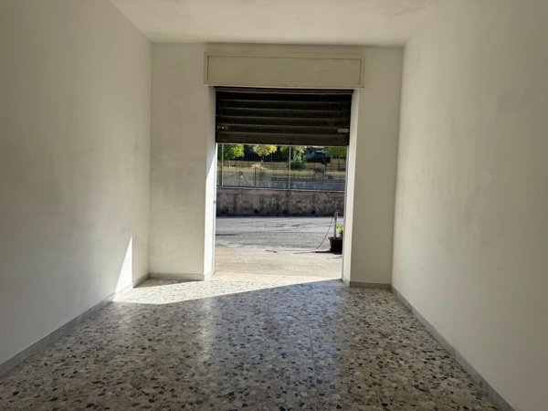 negozio in vendita a Roma in zona Torre Angela