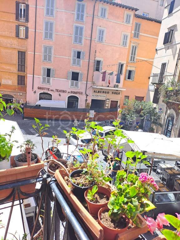 appartamento in vendita a Roma in zona Rione Regola