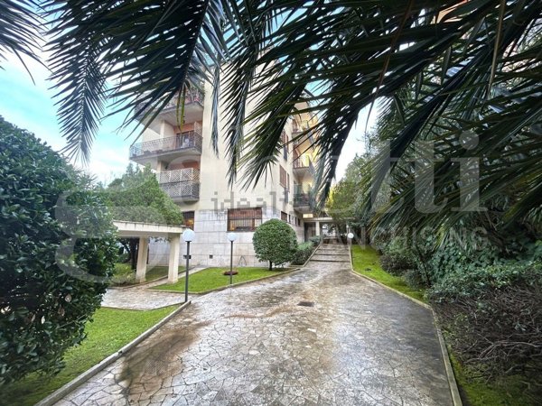 appartamento in vendita a Roma in zona Ardeatino