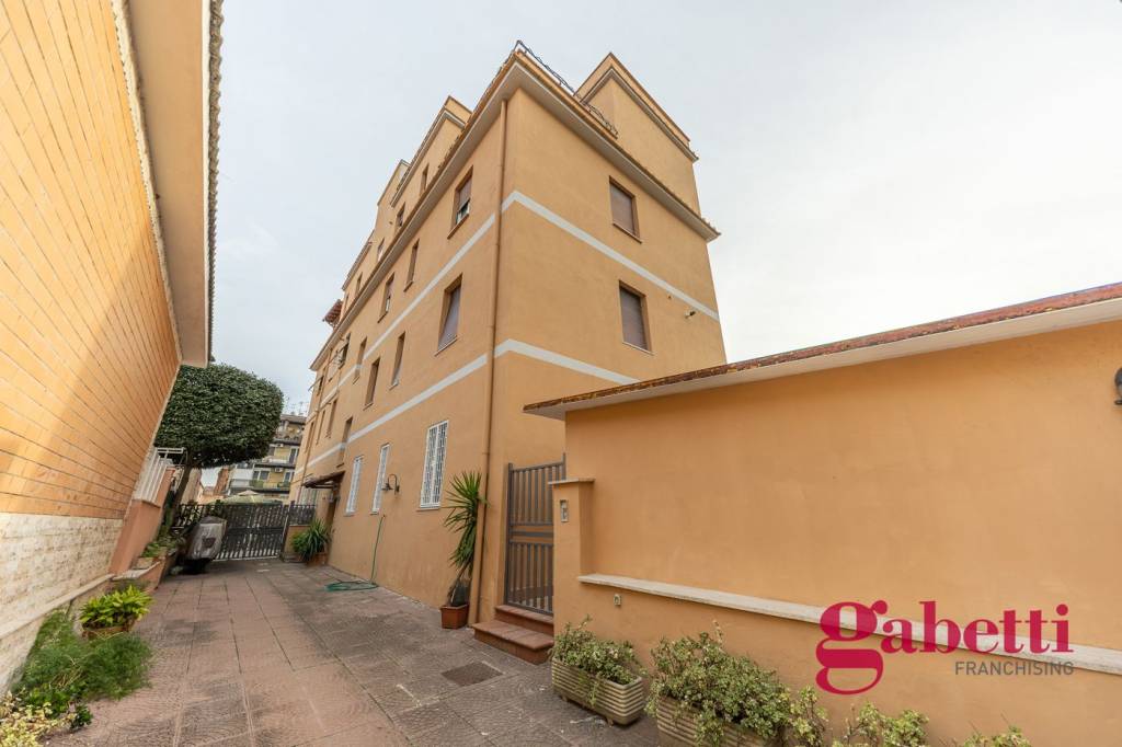 appartamento in vendita a Roma in zona Torrevecchia
