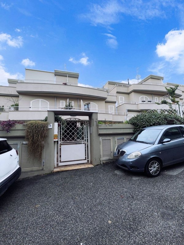 appartamento in vendita a Roma in zona Torre Angela