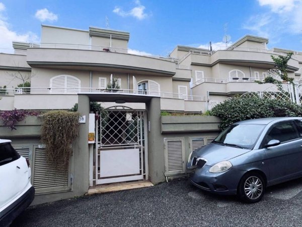 appartamento in vendita a Roma in zona Torre Angela