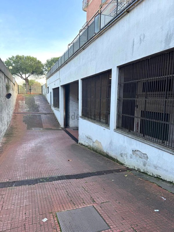 ufficio in vendita a Roma in zona Alessandrino