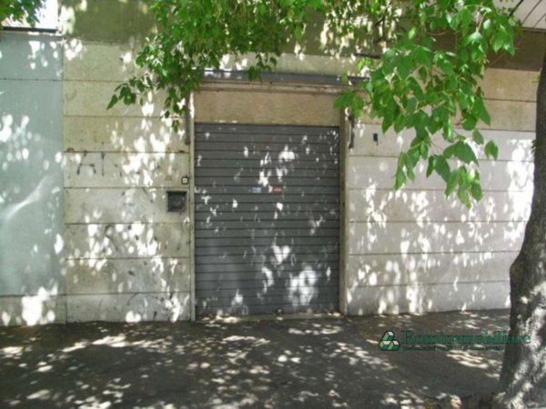 negozio in vendita a Roma in zona Tuscolano