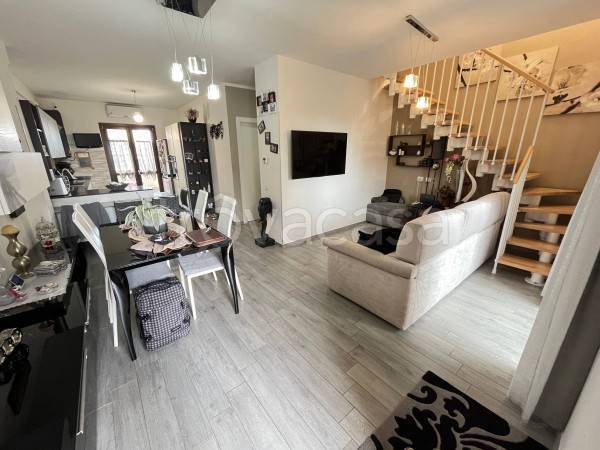 appartamento in vendita a Roma in zona Valle Muricana