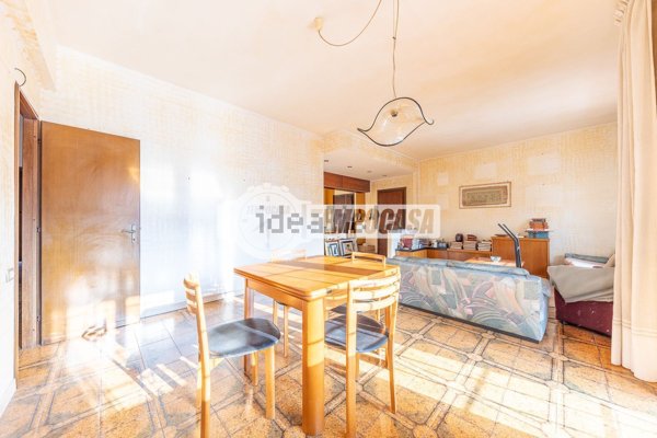 appartamento in vendita a Roma in zona Casal Morena