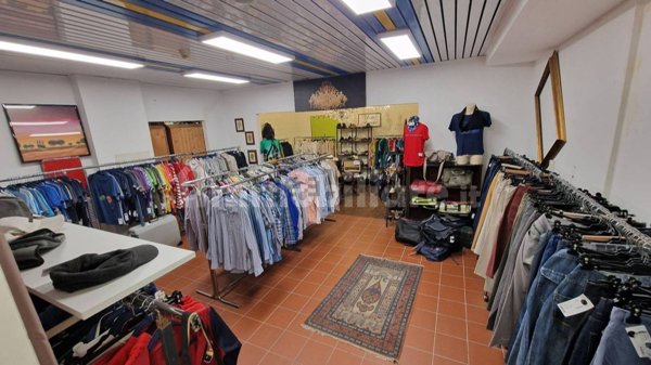 locale commerciale in vendita a Roma in zona Monte Sacro/Talenti