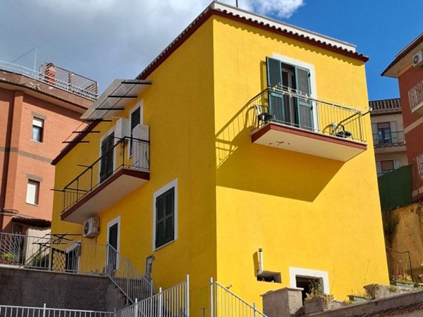 casa indipendente in vendita a Roma in zona Prima Porta