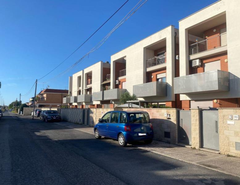 appartamento in vendita a Roma in zona Piana del Sole