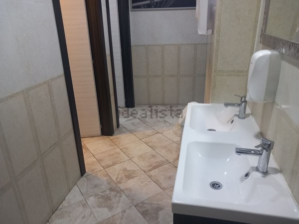 negozio in vendita a Roma in zona Portuense