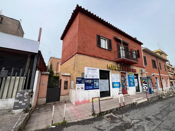 negozio in vendita a Roma in zona Tomba di Nerone