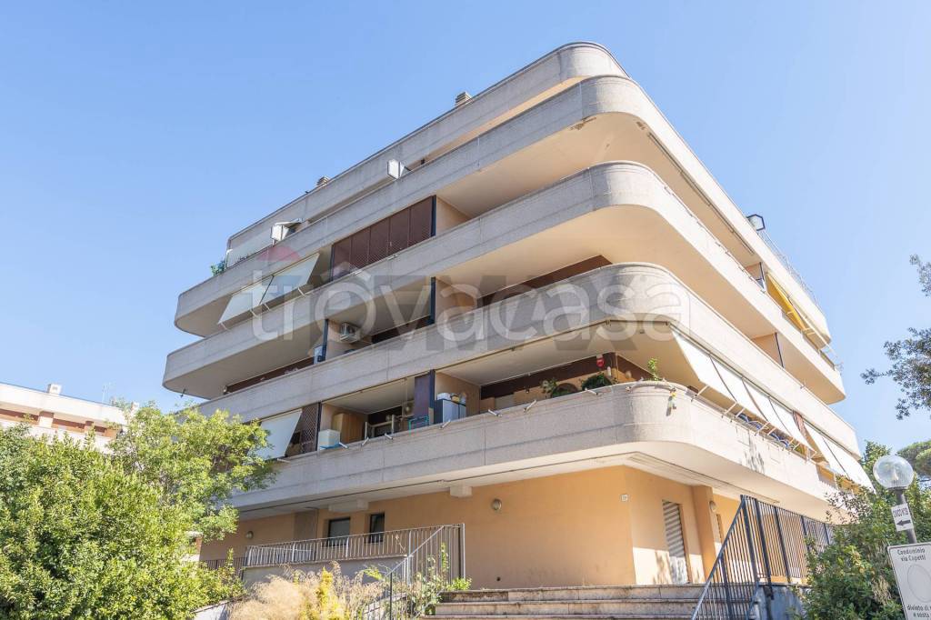 appartamento in vendita a Roma in zona Ponte di Nona