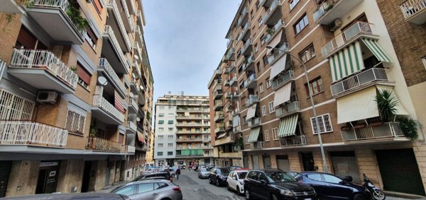 locale commerciale in vendita a Roma in zona Tuscolano