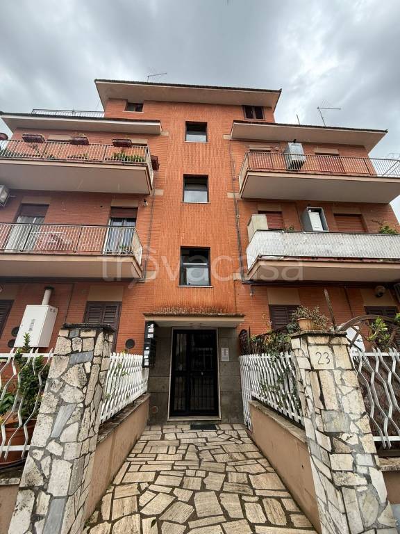 appartamento in vendita a Roma in zona Tomba di Nerone