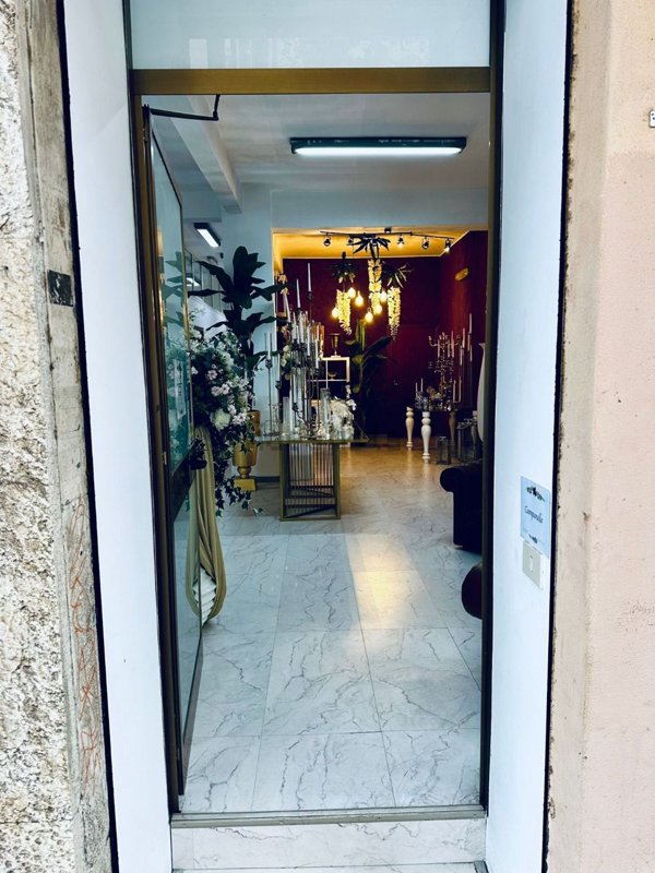 locale commerciale in vendita a Roma in zona Ostiense