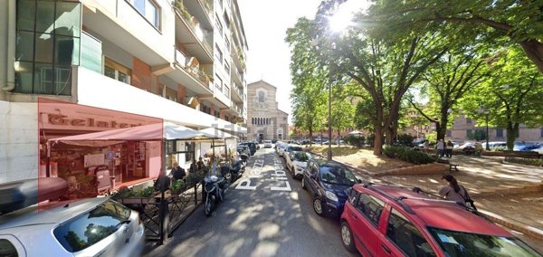 locale commerciale in vendita a Roma in zona Testaccio