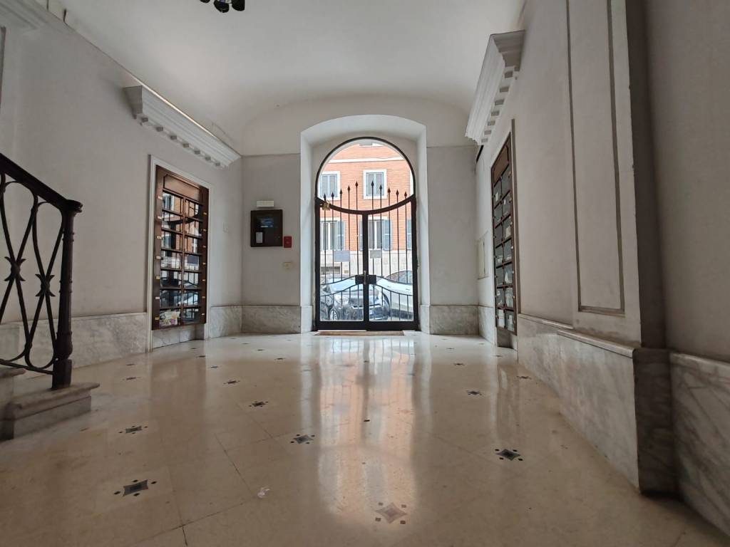 ufficio in vendita a Roma in zona Tor di Quinto