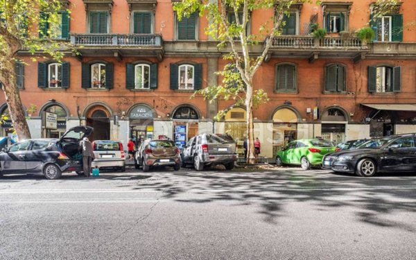 negozio in vendita a Roma in zona Esquilino