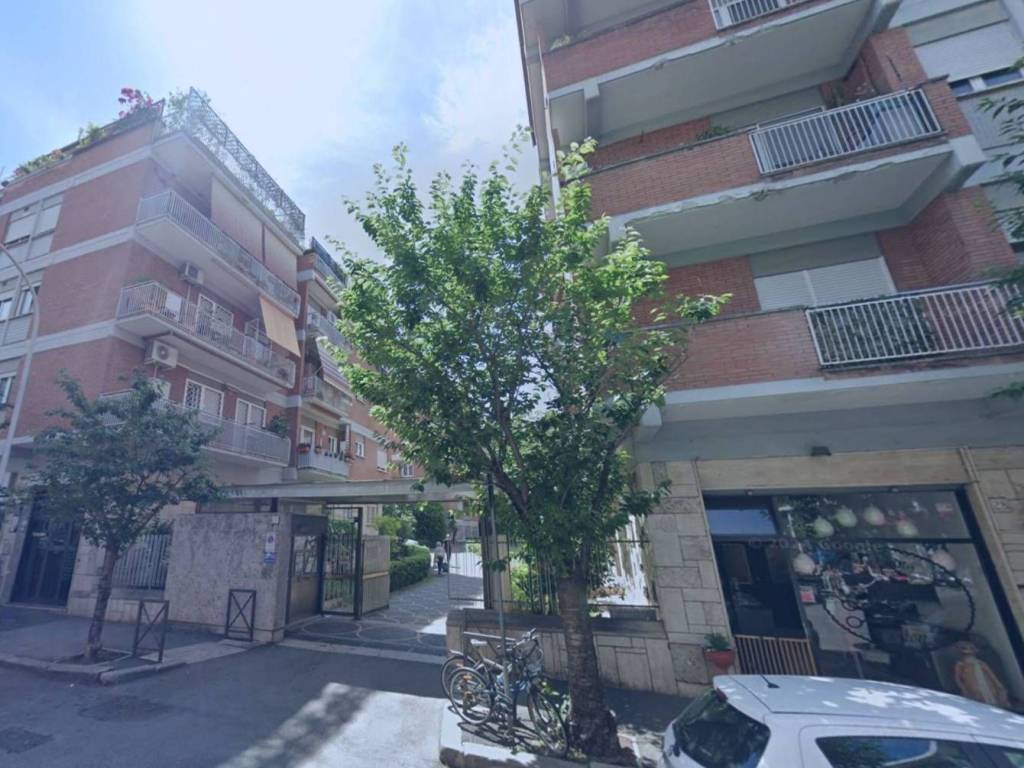 appartamento in vendita a Roma in zona Ostiense