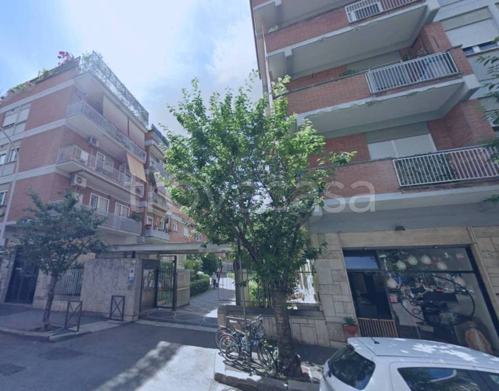 appartamento in vendita a Roma in zona Ardeatino