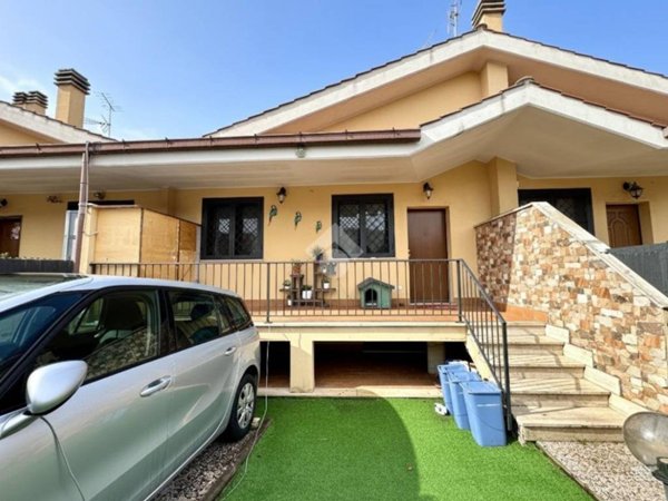 casa indipendente in vendita a Roma in zona Trigoria