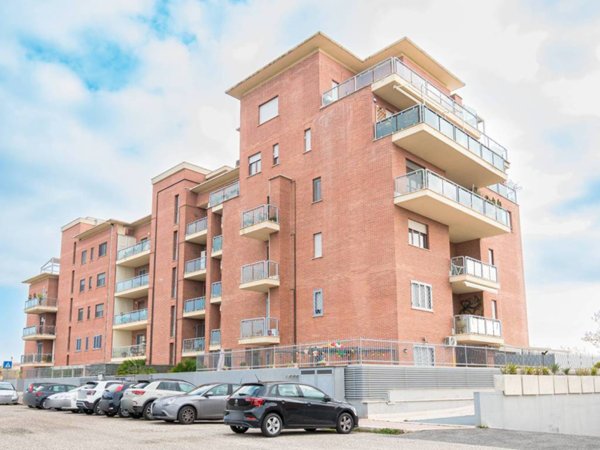 appartamento in vendita a Roma in zona Casal Monastero