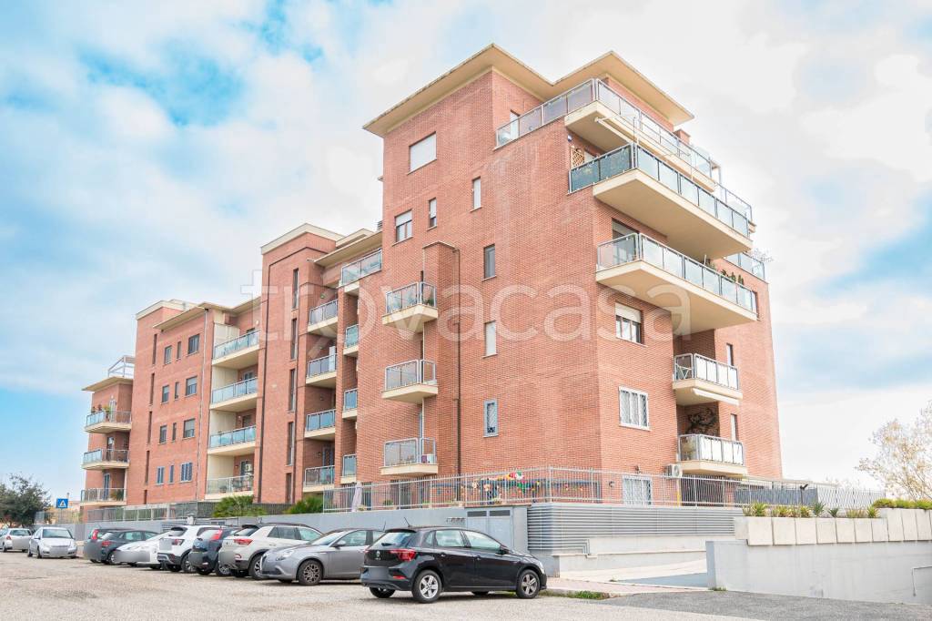 appartamento in vendita a Roma in zona Case Rosse