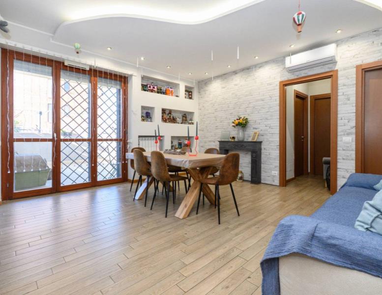 appartamento in vendita a Roma in zona Case Rosse