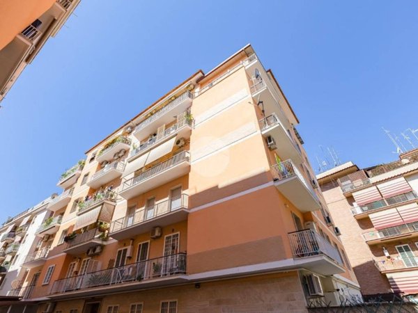 appartamento in vendita a Roma in zona Appio Latino