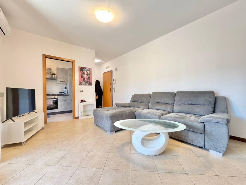 appartamento in vendita a Roma in zona Torre Angela