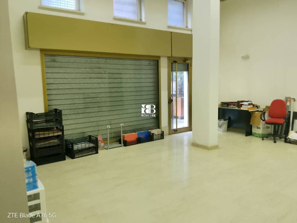 negozio in vendita a Roma in zona Torrino