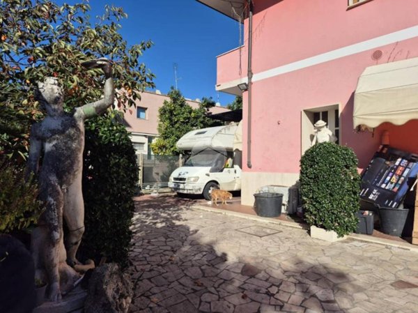 appartamento in vendita a Roma in zona Massimina/Casal Lumbroso