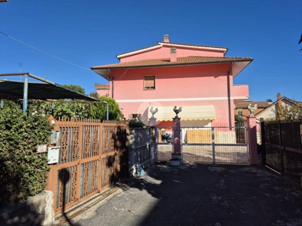 appartamento in vendita a Roma in zona Massimina/Casal Lumbroso