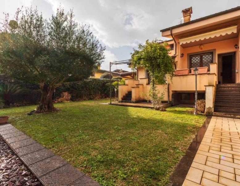 casa indipendente in vendita a Roma in zona Infernetto