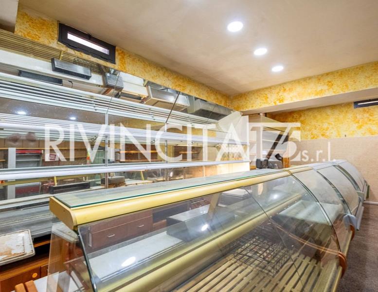 locale commerciale in vendita a Roma in zona Gianicolense